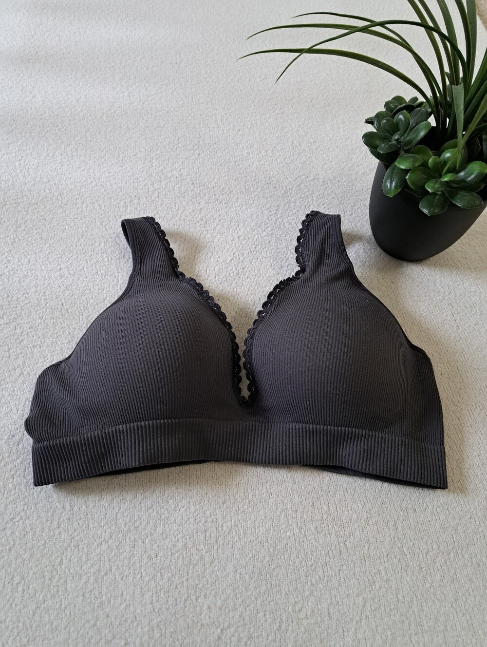 La Vie En Rose Ribbed Lace-Trim Plunge Bra Womens Size XL Scalloped Underwire